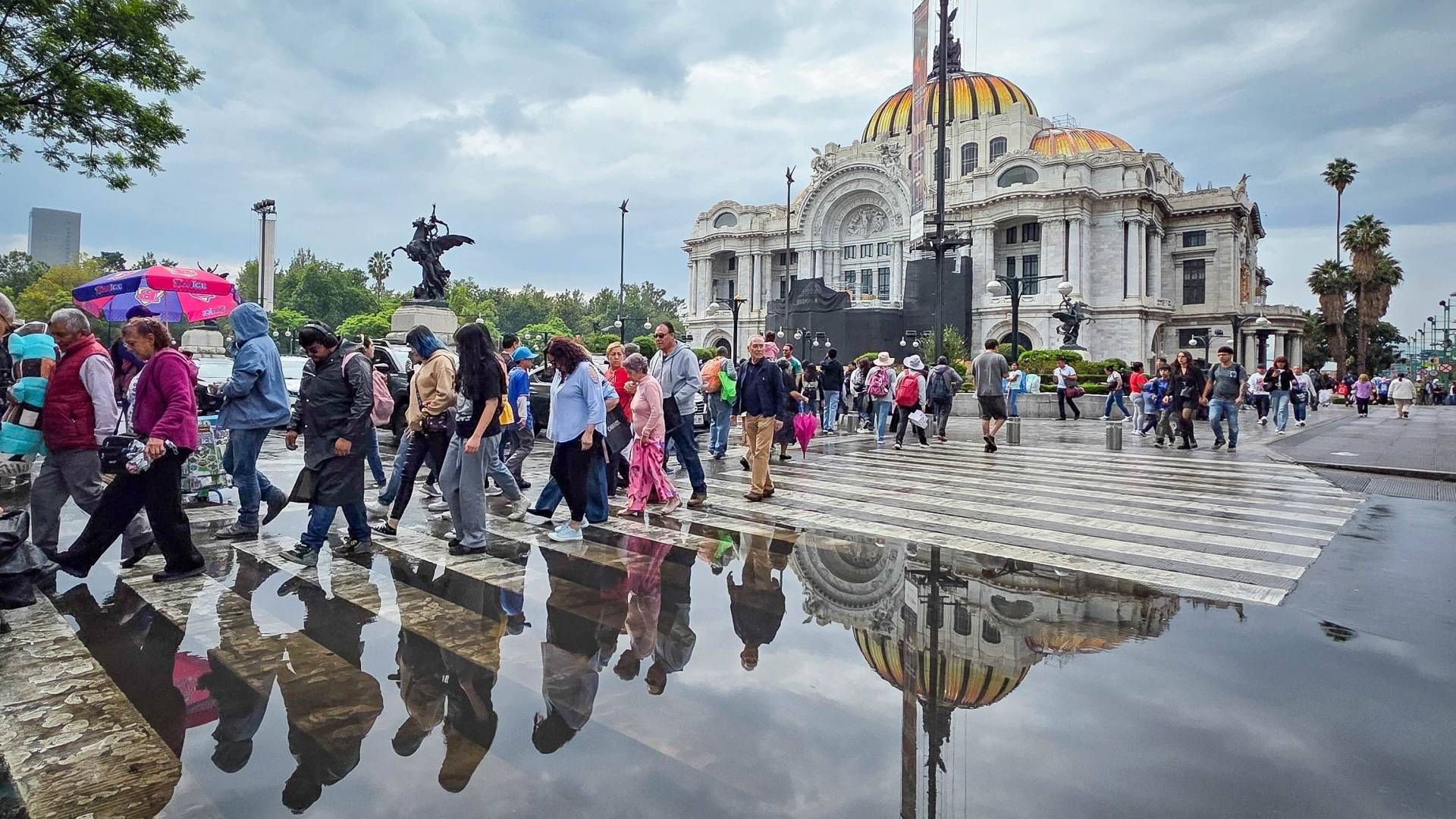 Espejo de agua frente a Bellas Artes, luego de intensa lluvia en CDMX el 6 de junio de 2026. Foto: Cuartoscuro