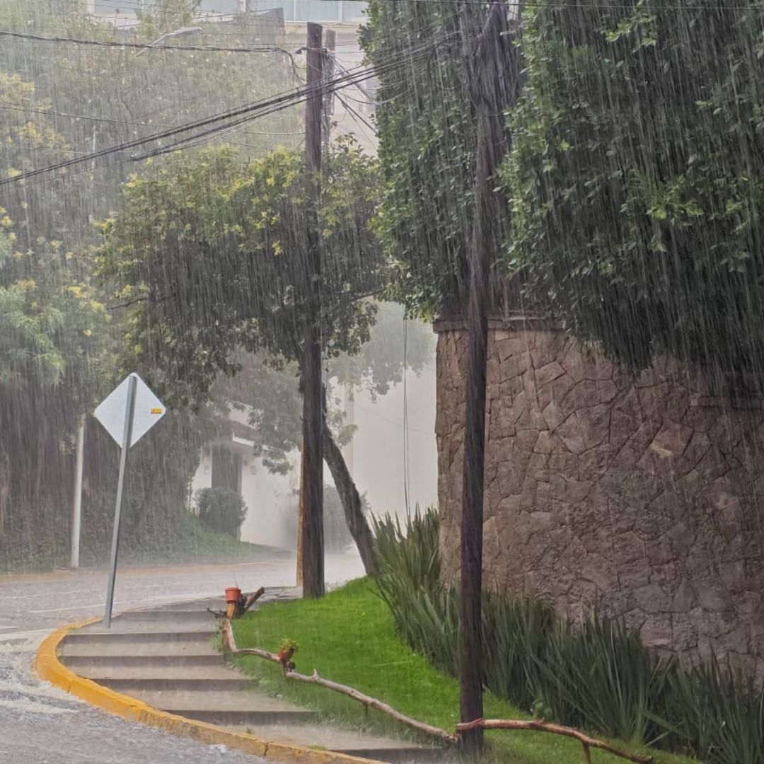 Inundación por Lluvia Tormenta Eléctrica y Granizada en Puebla Capital Hoy 8 Julio