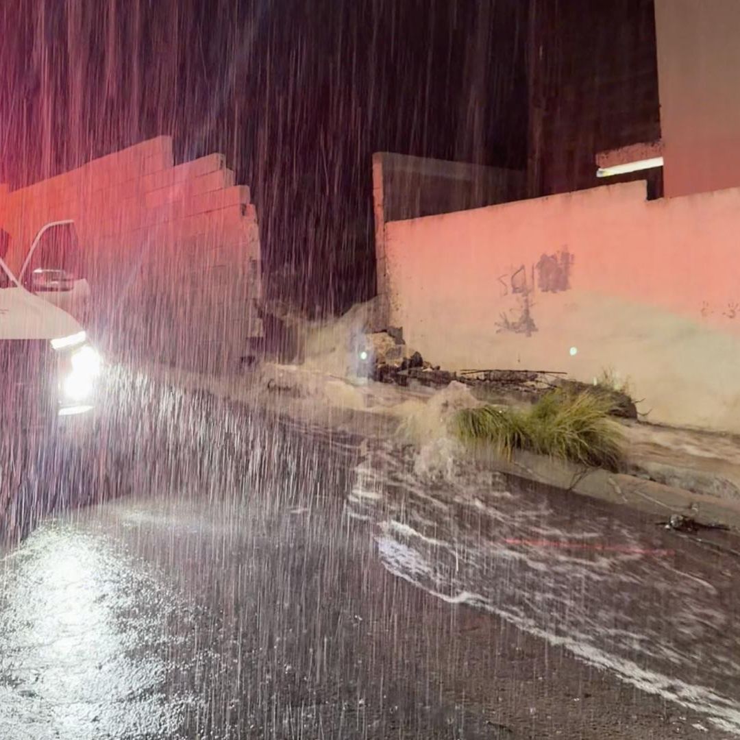 Escurrimientos por lluvia en Santa Catarina