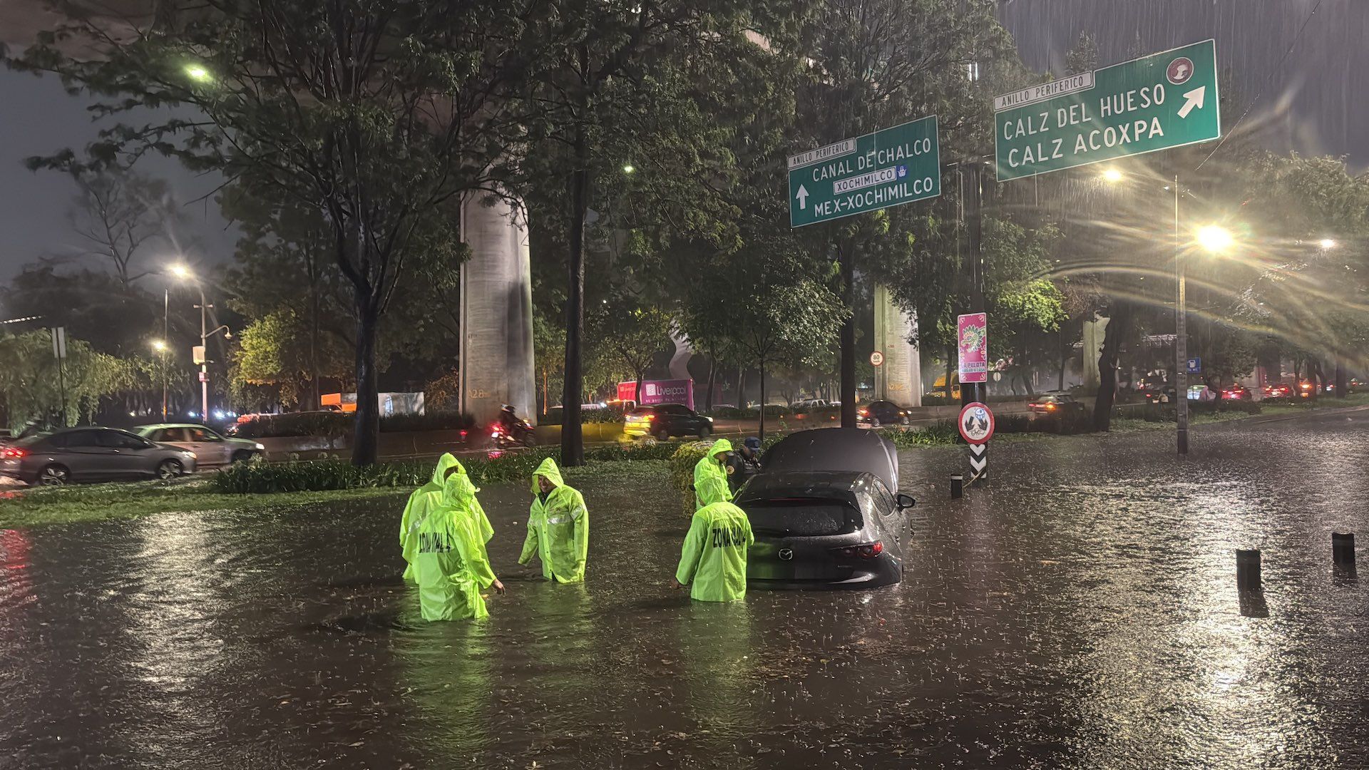 Inundación en Periférico Sur y Viaducto Tlalpan, en Ciudad de México