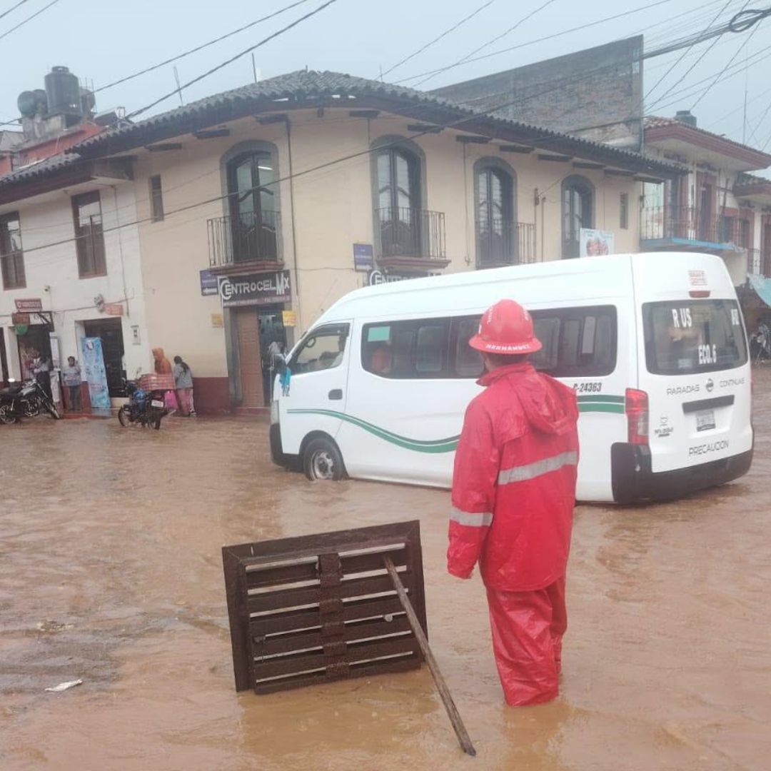 Lluvias Calles Inundadas Seis Viviendas Afectadas Zacatlán Puebla 15 Junio 2026