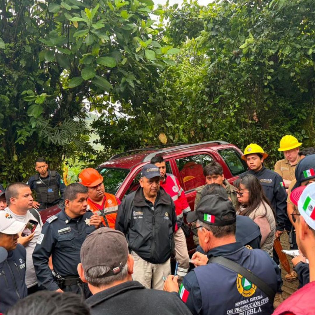 Ya fue localizado una de las personas atrapadas; quedan tres desaparecidos.