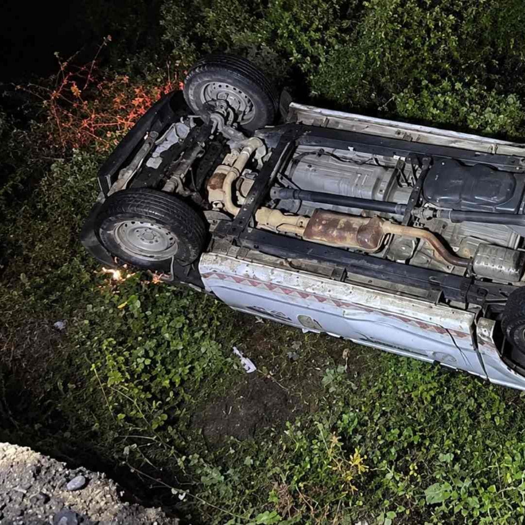 Encuentra Camioneta de SEDARPA volcada al norte de Veracruz