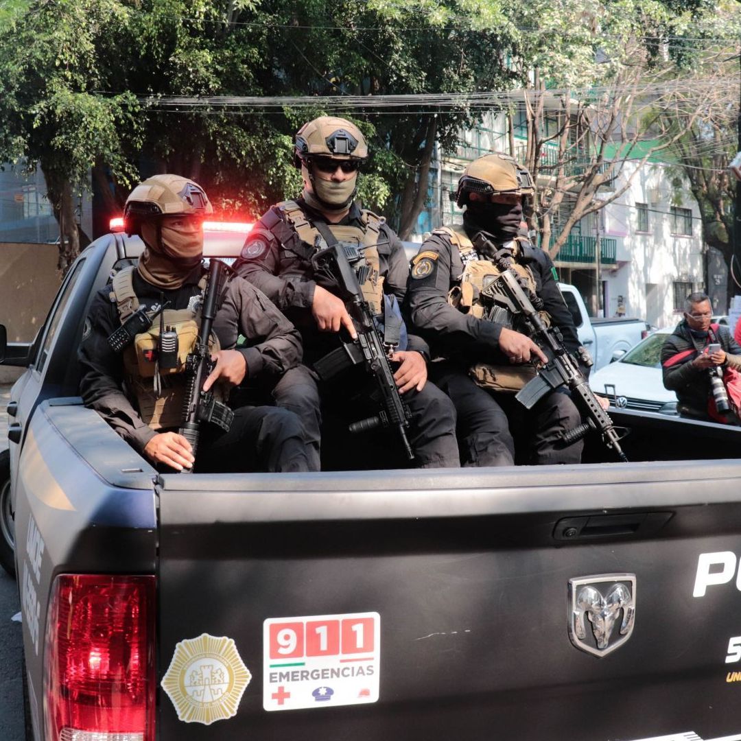 Elementos de SSC durante un operativo en calles de la CDMX