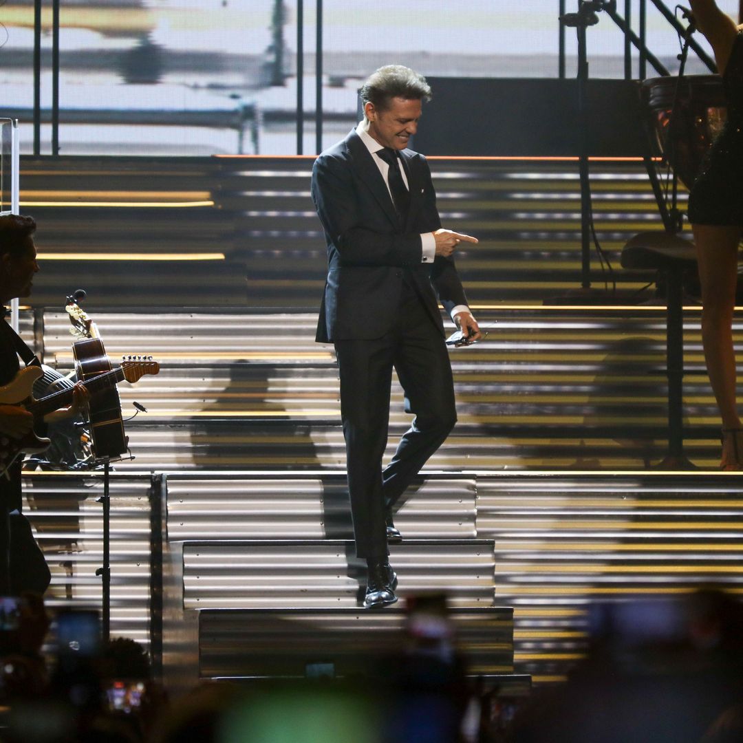 luis-miguel-reaparece-como-se-ve-regreso-pantalla