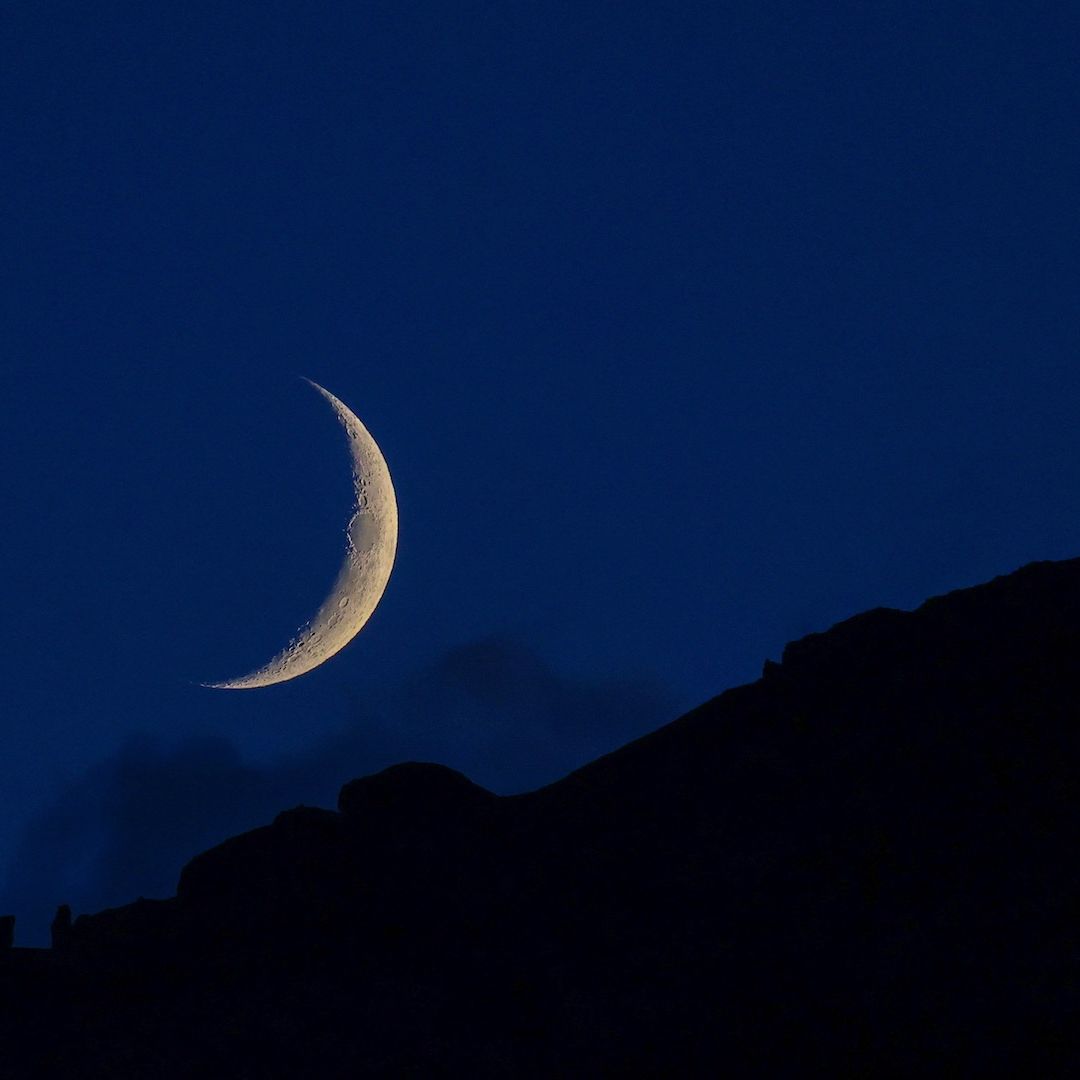 Luna menguante sobre Suiza