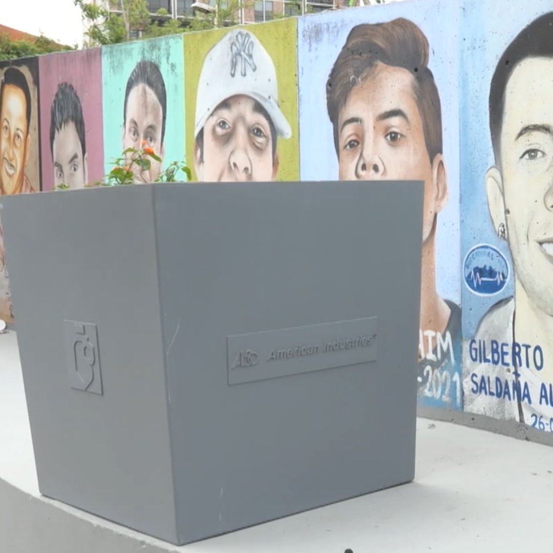 Macetero en Plaza de los Desaparecidos