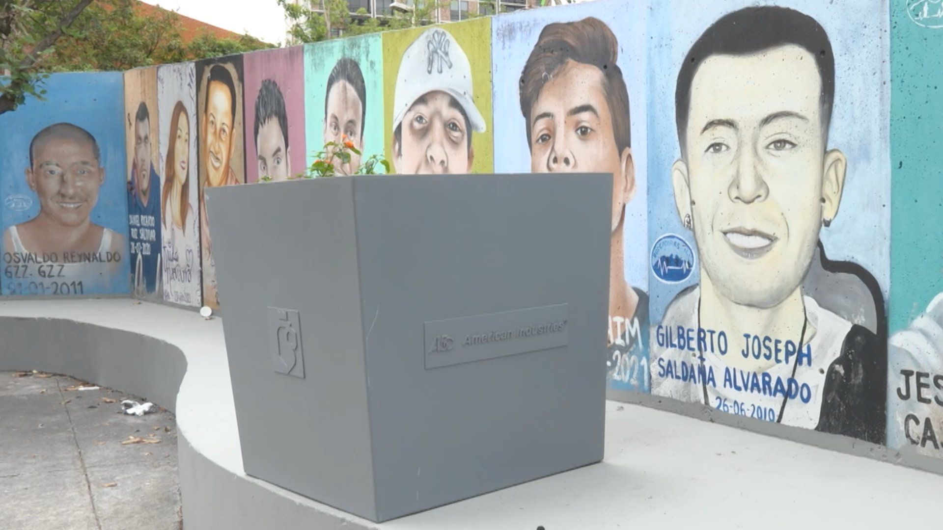 Macetero en Plaza de los Desaparecidos