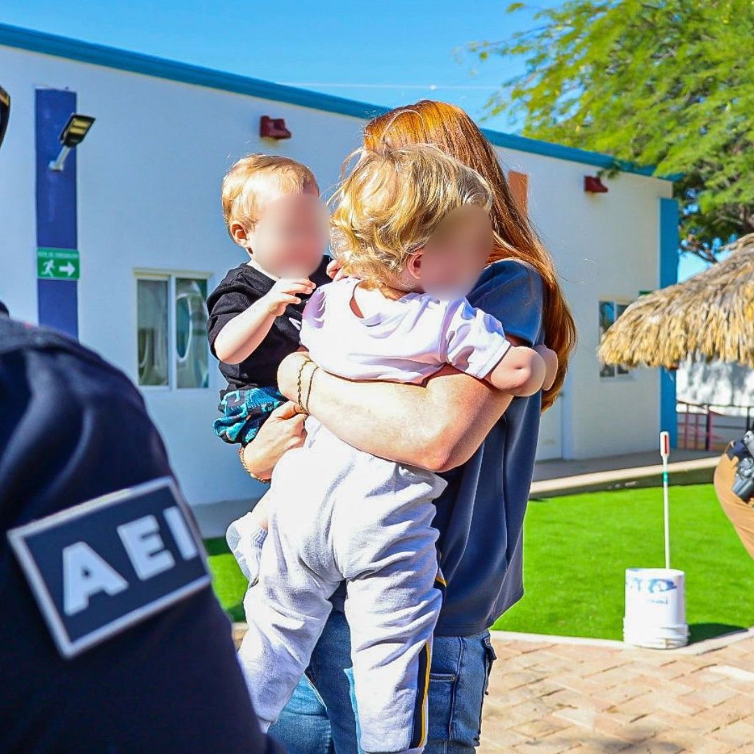 Madre de reúne con sus hijos en BC