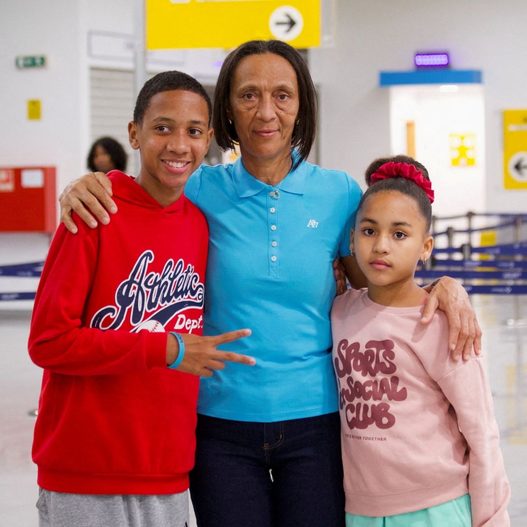 Mamá de Vozinha Consigue Visa, Viaja a EUA para Ver a su Hijo contra Uruguay