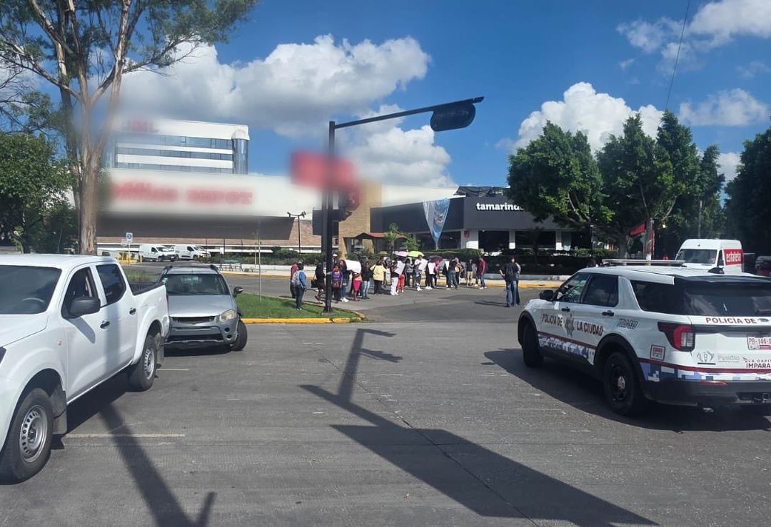 Varias personas obstruyeron la circulación en la rotonda.