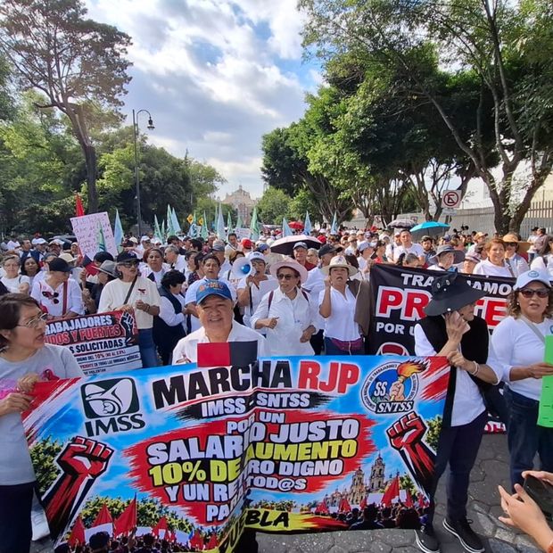 Reportan cierres viales en Bulevar 5 de Mayo.