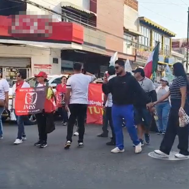 El contingente se dirige al Hospital de San José en Puebla.