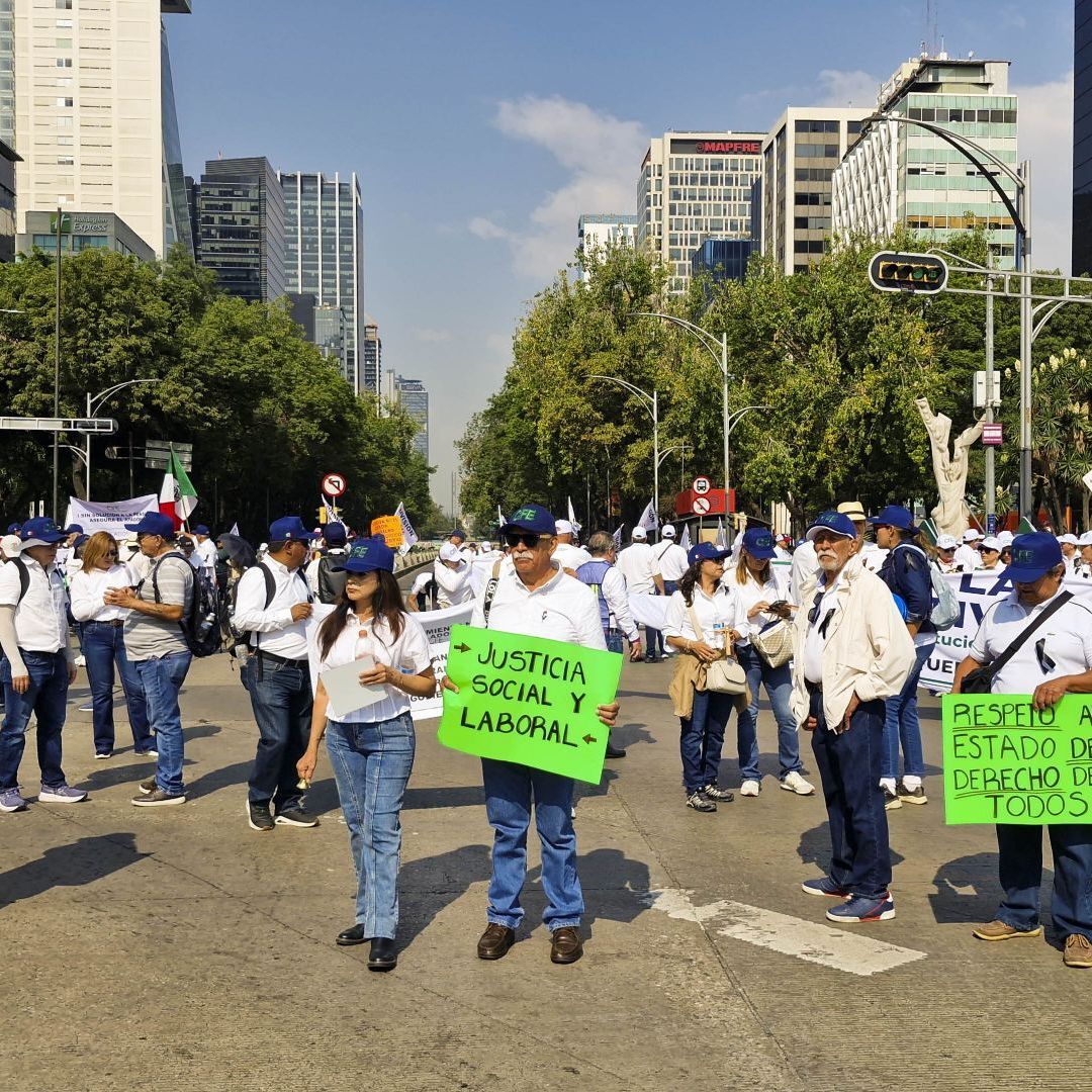 Marcha de trabajadores jubilados en CDMX