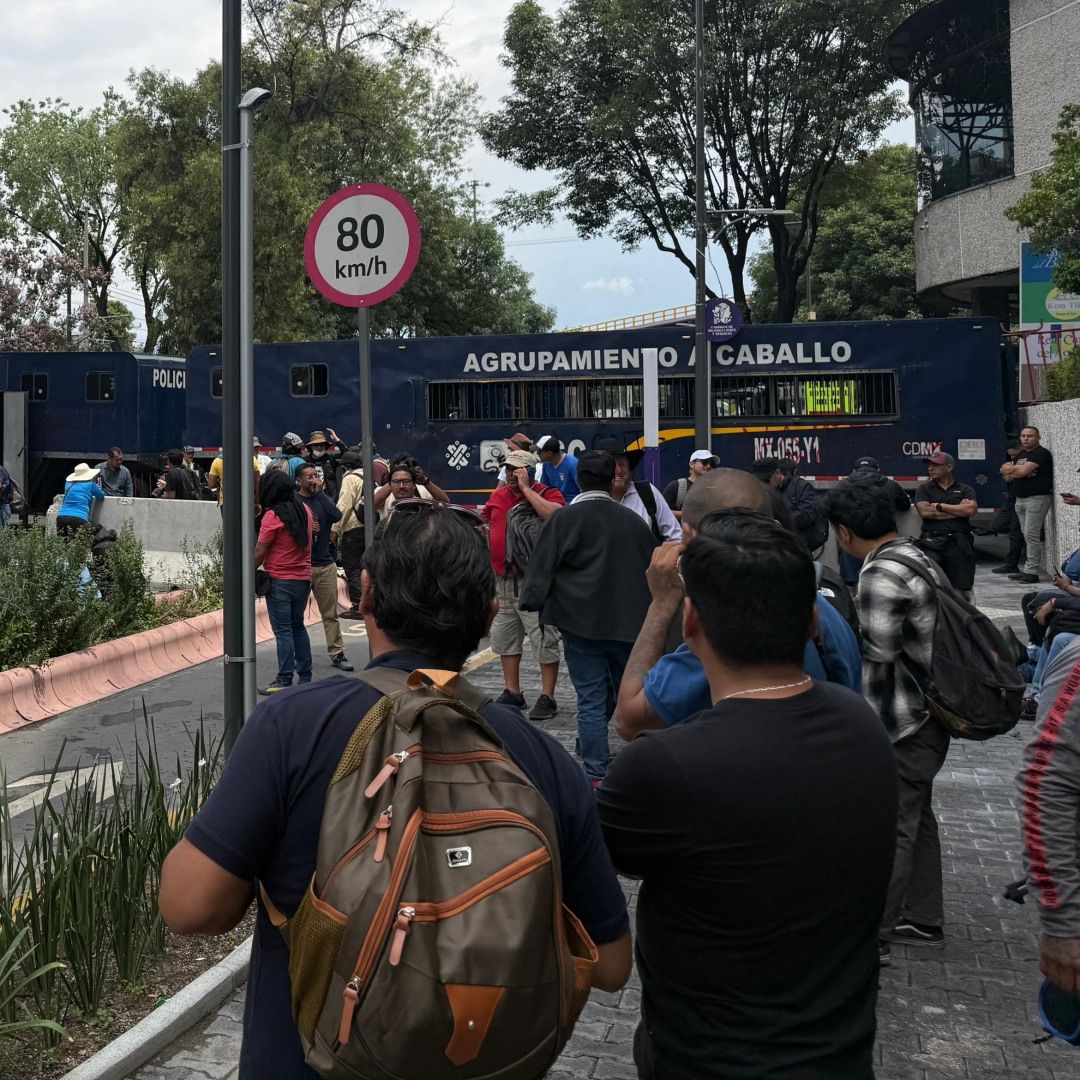 Marcha de la CNTE hoy, 17 de junio 2026, en inmediaciones del estadio sede CDMX del Mundial 2026