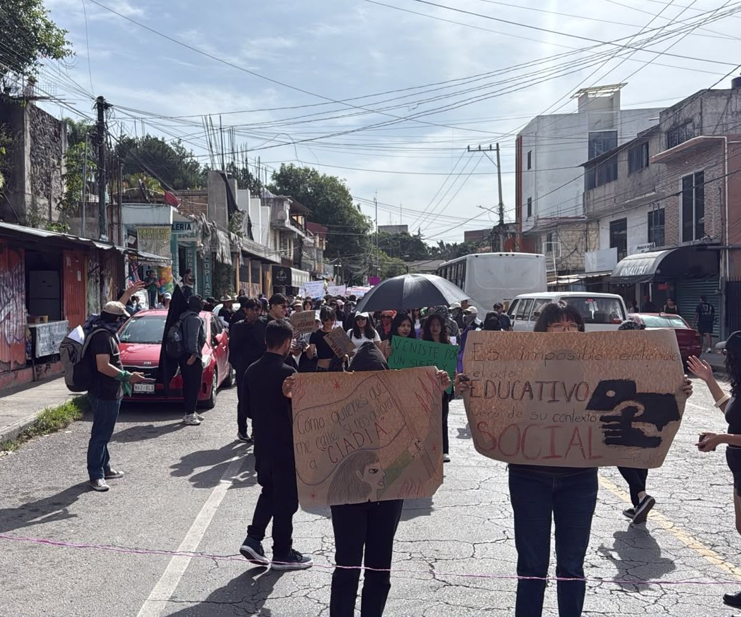 Marcha en Cuernavaca por el asesinato de Claudia Tacoronte