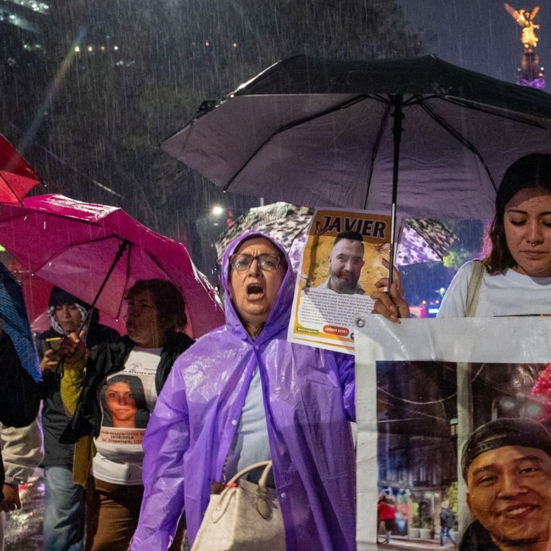 Colectivos de búsqueda realizaron una velada y caminata en la Ciudad de México.