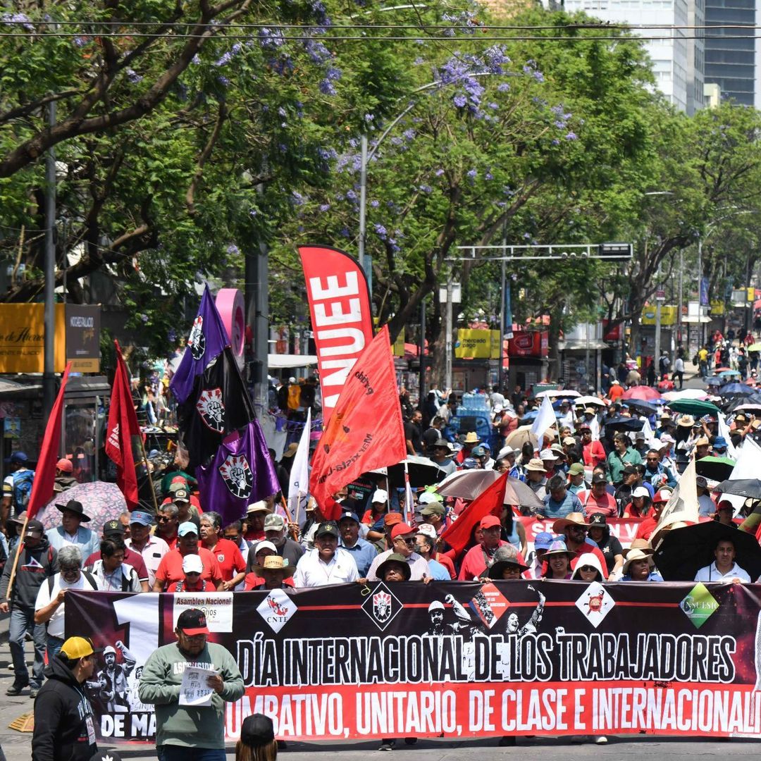 Marcha de electricistas por el Día del Trabajo, en CDMX
