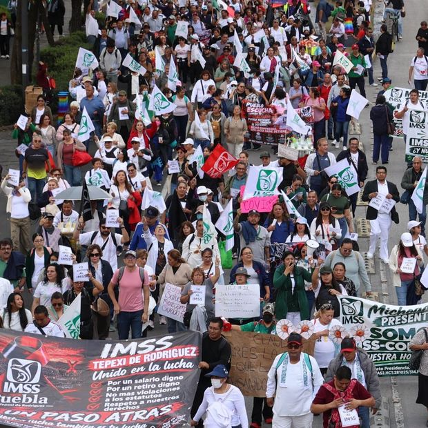 Marcha de trabajadores y jubilados del IMSS en CDMX el 21 de octubre 2026. Foto: Cuartoscuro | Archivo