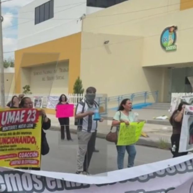 Manifestación de empleados del IMSS en Monterrey