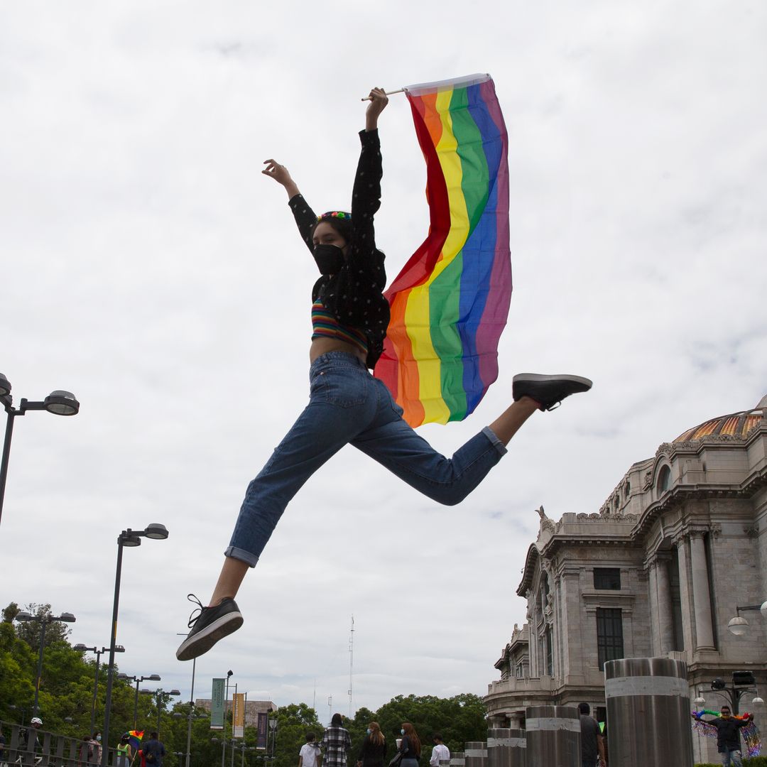 Participante de la marcha LGBT 2021 en la Ciudad de México.