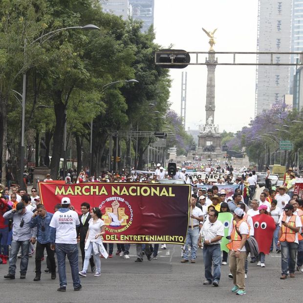 Marcha de la Unión Nacional de Maquineros en Ciudad de México en abril 2015. Foto: Cuartoscuro | Archivo