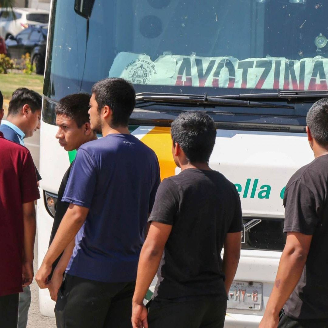 Estudiantes de la Normal Rural de Ayotzinapa Raúl Isidro Burgos.