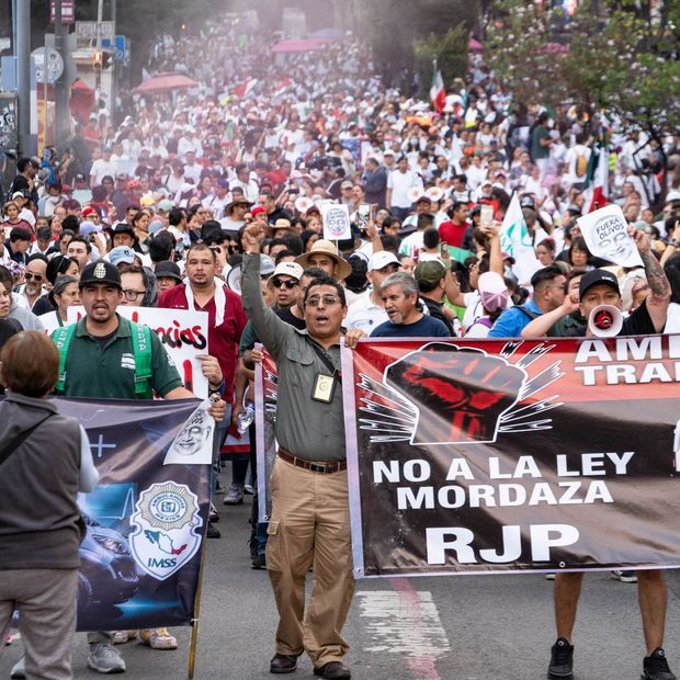 Marcha de trabajadores del IMSS en CDMX
