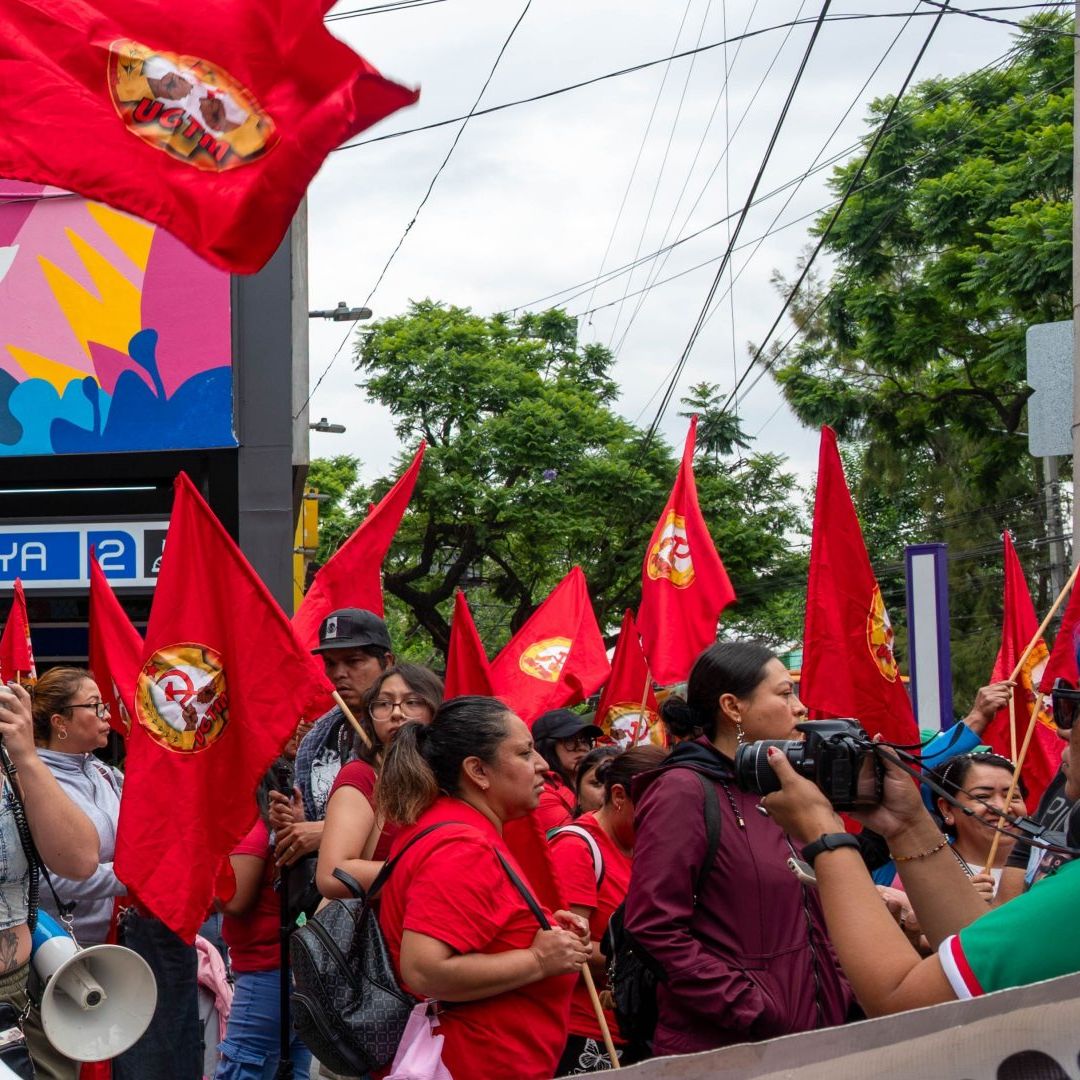 Integrantes de varios colectivos marchan en defensa de derechos laborales en CDMX el 24 de junio 2026. Foto: Cuartoscuro | Archivo
