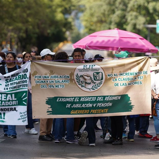 Marcha de trabajadores del IMSS