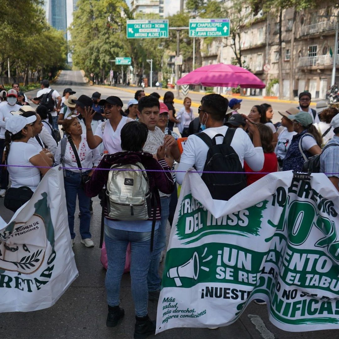 Marcha de trabajadores del IMSS