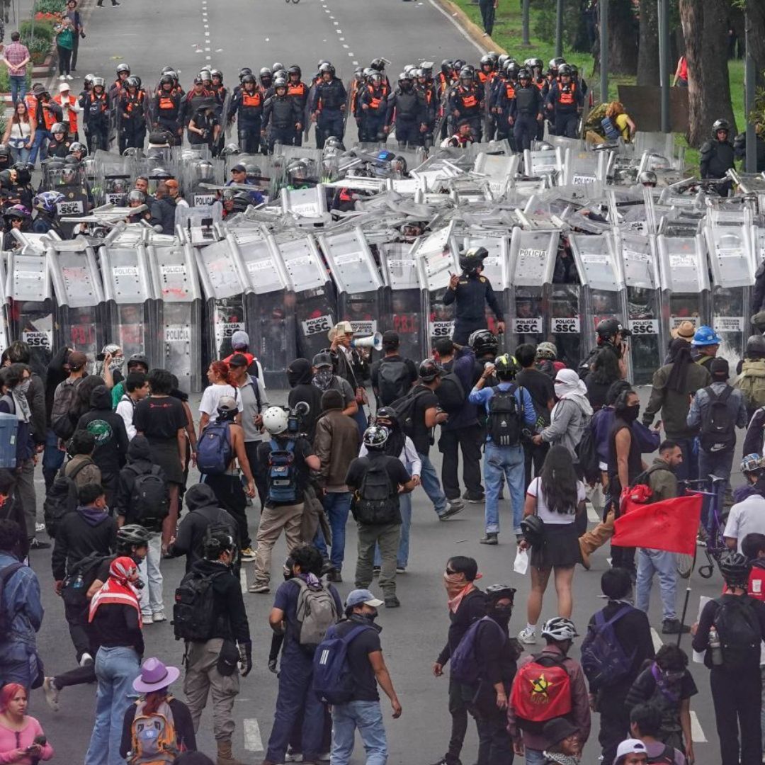 Manifestantes en Calzada de Tlalpan, en Ciudad de México.
