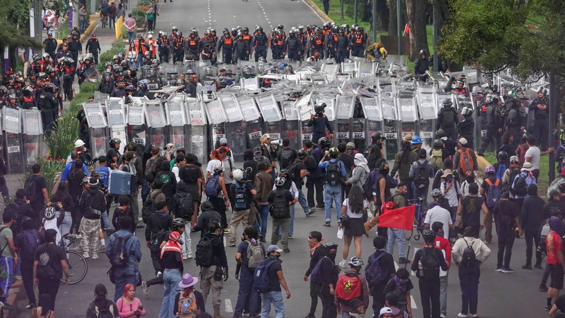 Manifestantes en Calzada de Tlalpan, en Ciudad de México.