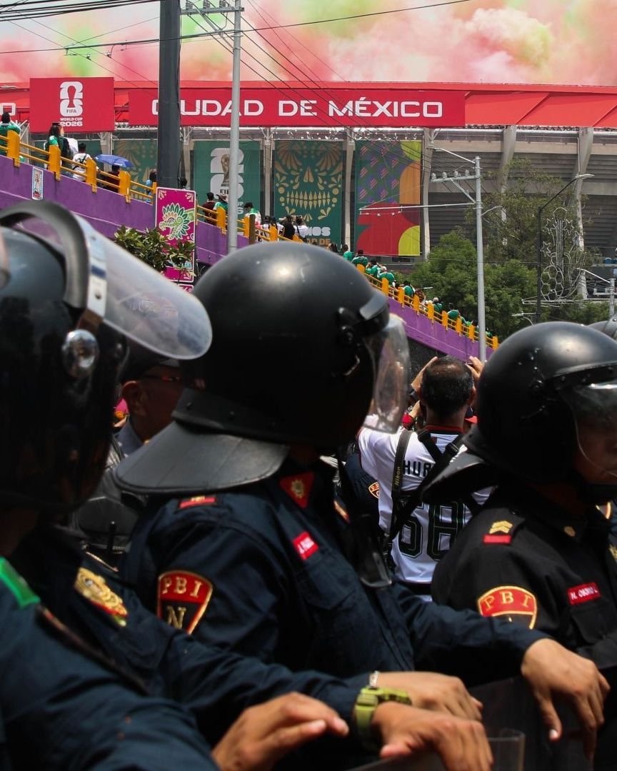 Operativo de policías en inmediaciones del estadio sede CDMX el 11 de junio 2026.