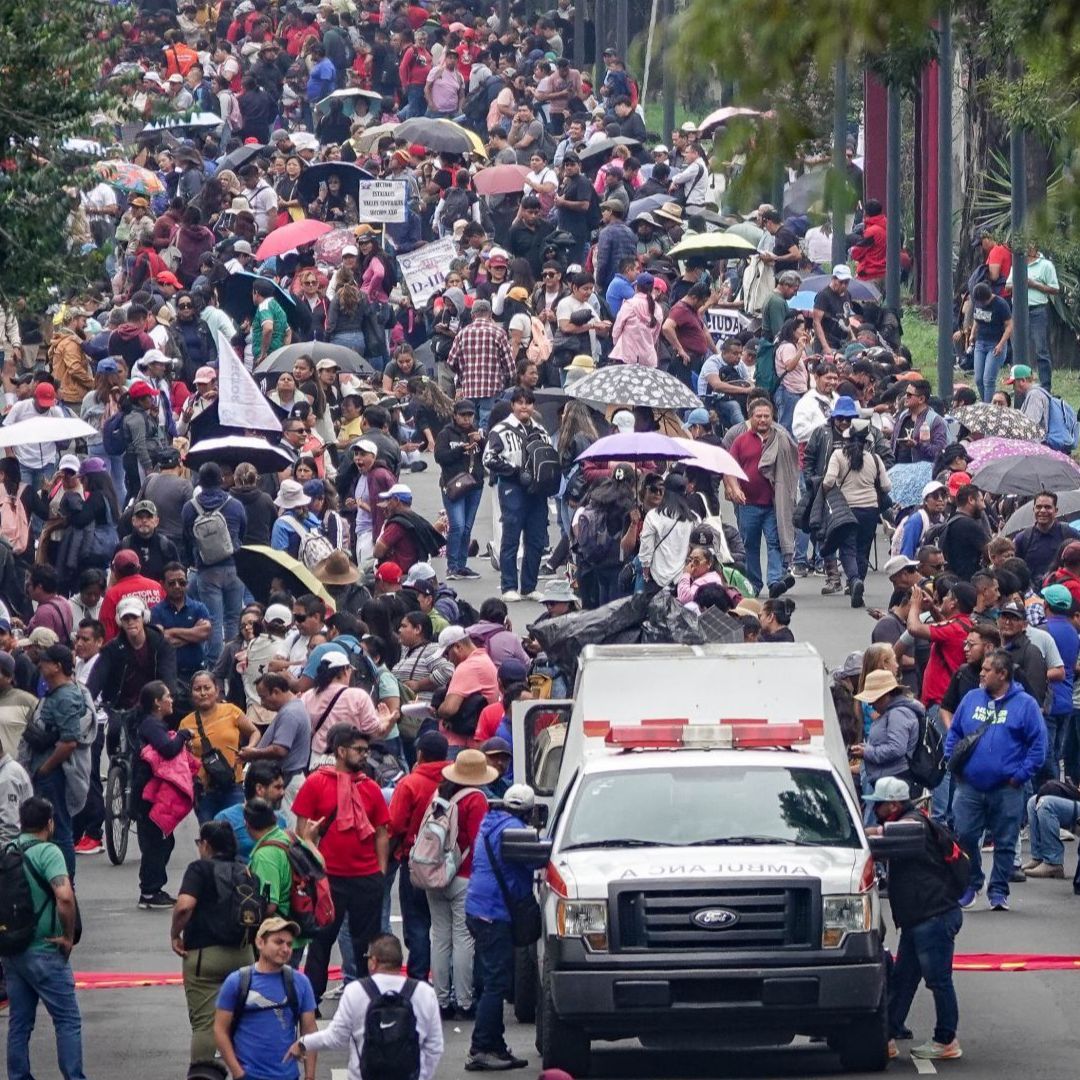 Integrantes de la CNTE marchan en la CDMX