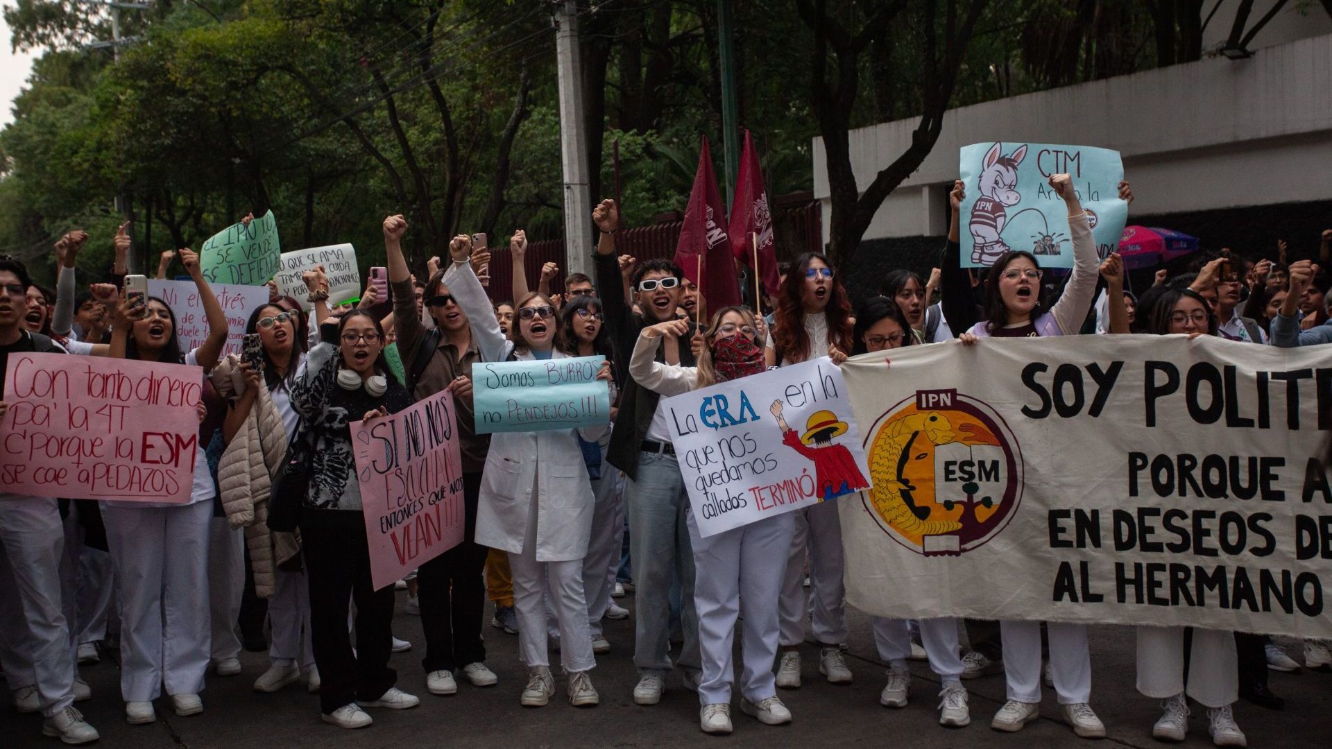Estudiantes del IPN se manifiestan