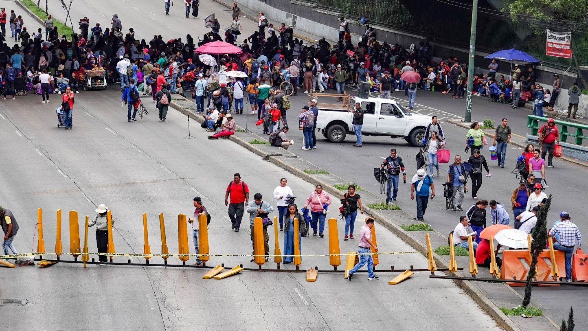 Integrantes de la CNTE bloquean Circuito Interior en la CDMX