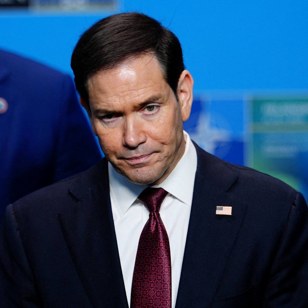 El secretario de Estado de EUA, Marco Rubio, habla con periodistas durante reunión en Suecia, el 22 de mayo de 2026.