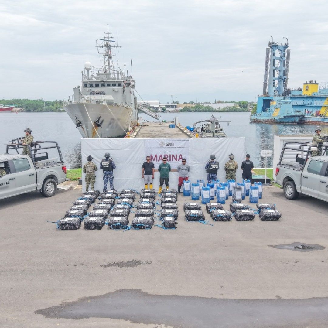 Marina asegra embarcación con más de una tonelada de cocaína