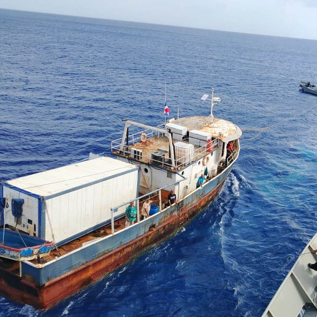 Marina encuentra embarcación desaparecida en el Caribe.