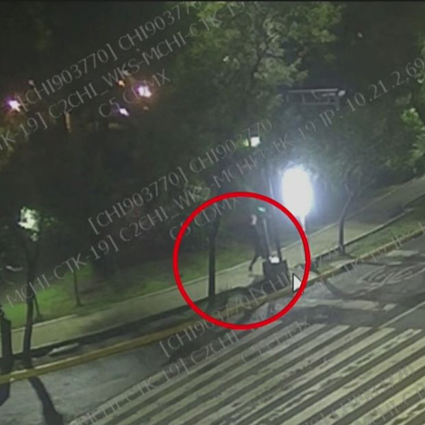 Imagen del hombre que presuntamente envenenaba a perros en el Parque España. Foto: Captura de pantalla
