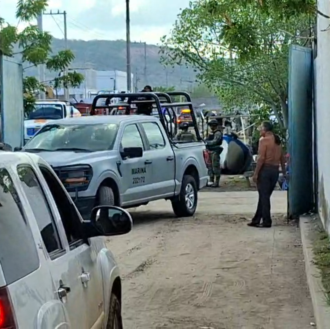 Atienden explosión de barco en Mazatlán.