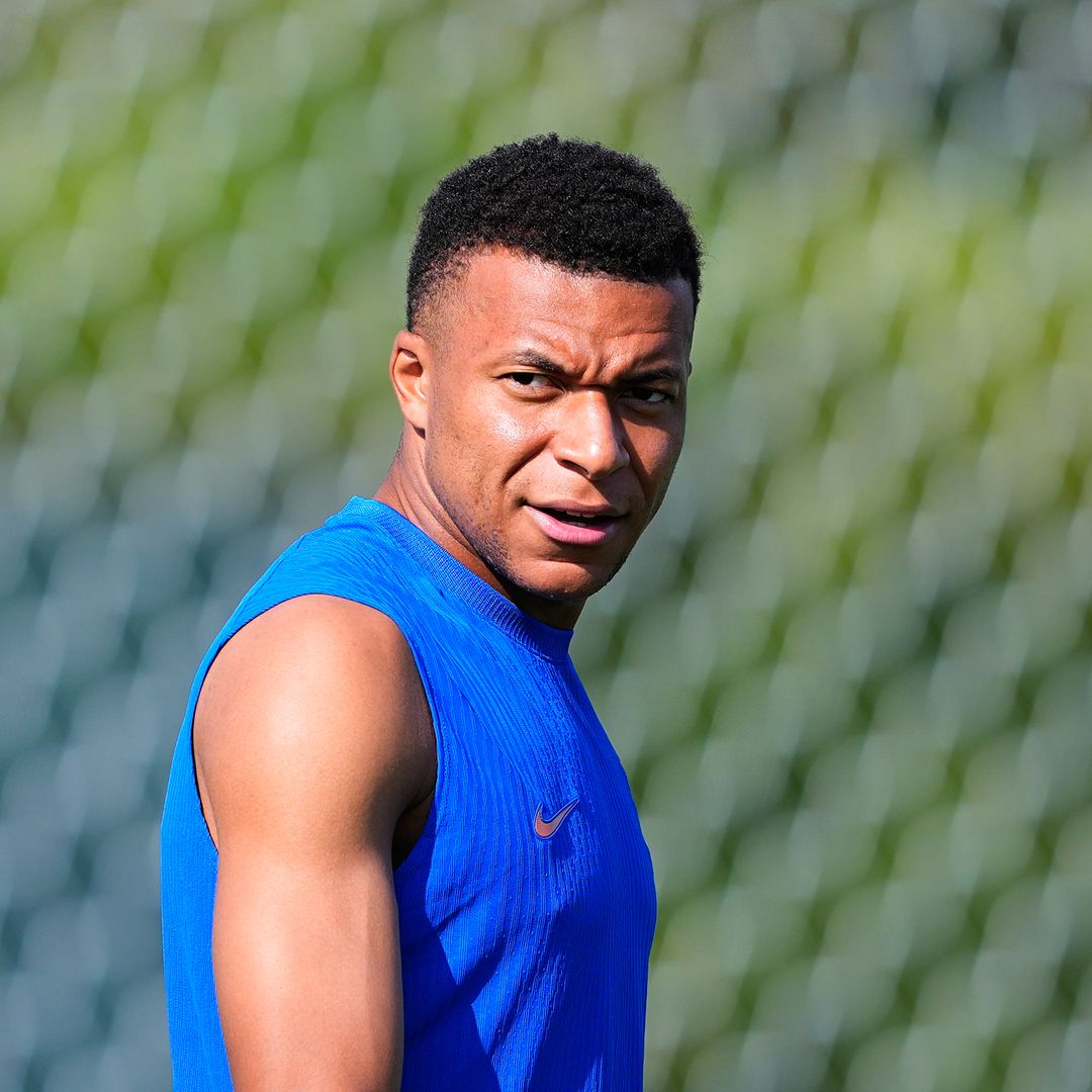 Kylian Mbappé durante entrenamiento previo a partido del Mundial de Futbol 2026.