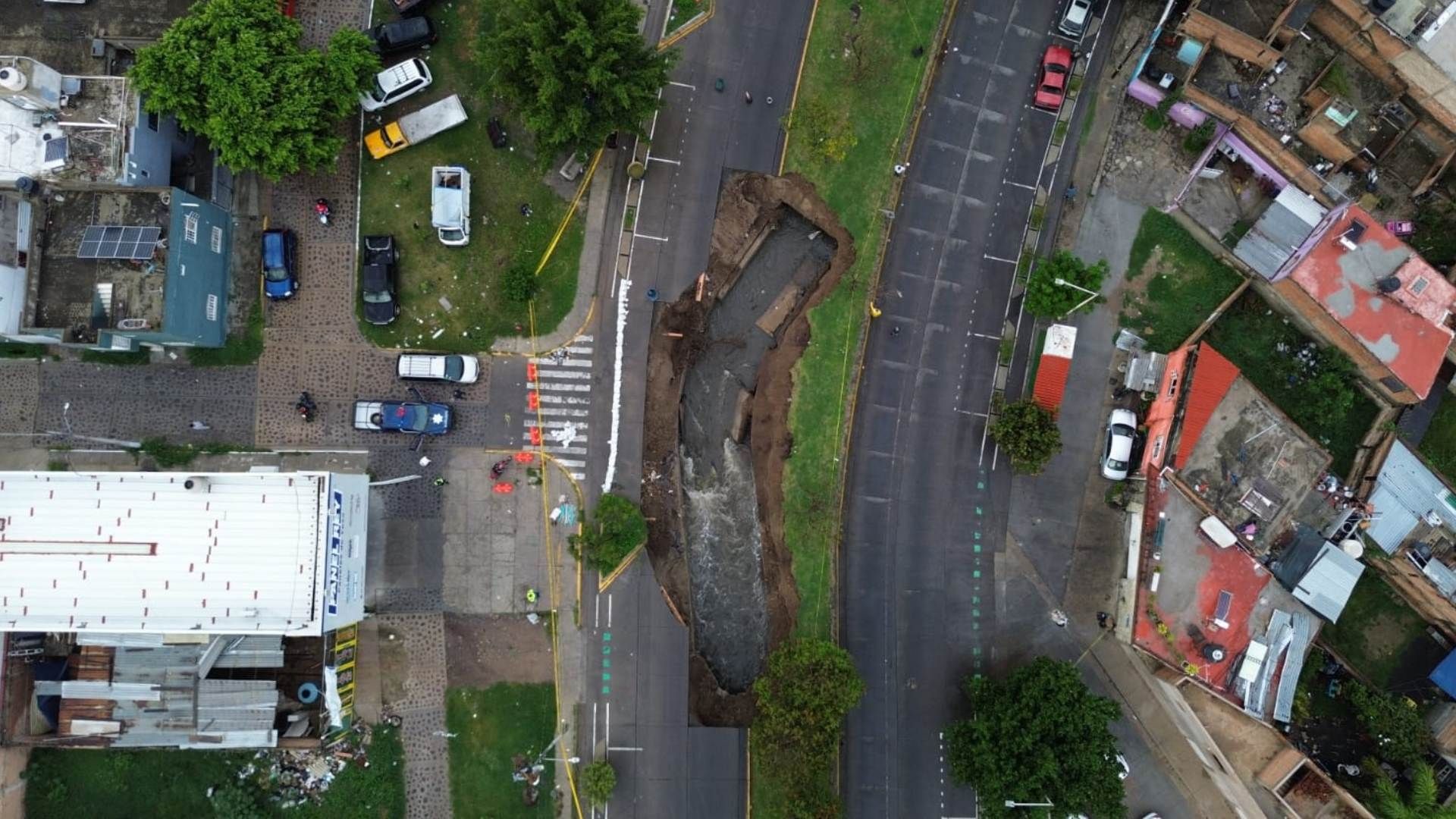 Megasocavón en Tonalá Crece a 45 Metros: Cierres Viales por Afectación en Avenida Malecón