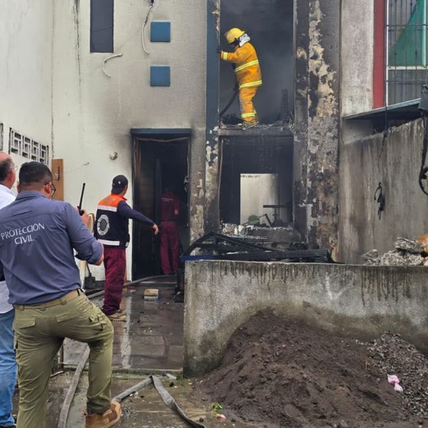 Menor es Rescatado de Incendio en Medellín de Bravo, Veracruz