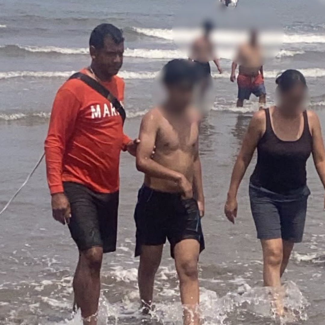 Rescatan a joven en playa de Boca del Río