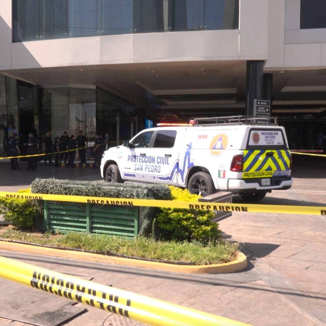 Acordonan hotel por feminicidio y muerte de hombre en San Pedro