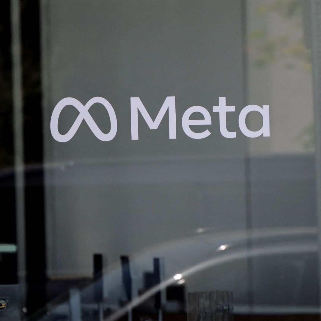 Un trabajador se encuentra en el interior del Meta Lab en Los Ángeles, en mayo 2026. Foto: Reuters