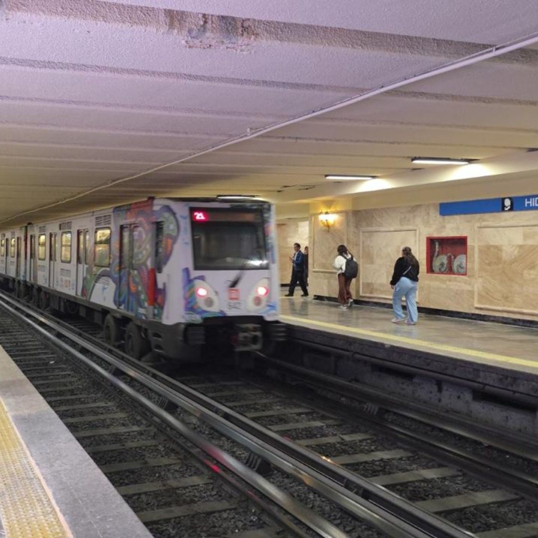 Usuarios del Metro en la estación Hidalgo de la Línea 2
