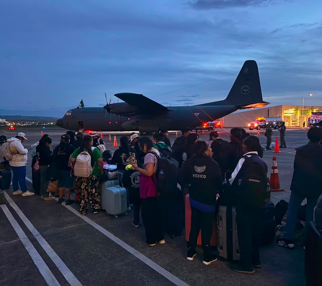 Mexicanos repatriados por el fuerte sismo de Colombia.